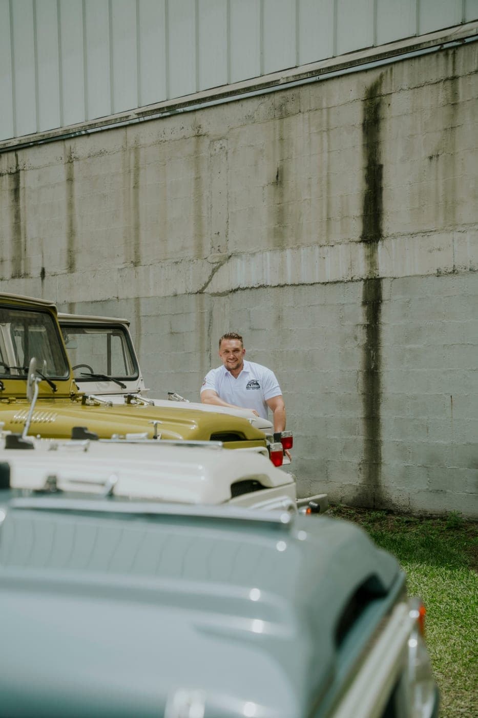 Notre équipe en Colombie avec des Toyota Land Cruiser FJ40 restaurés
