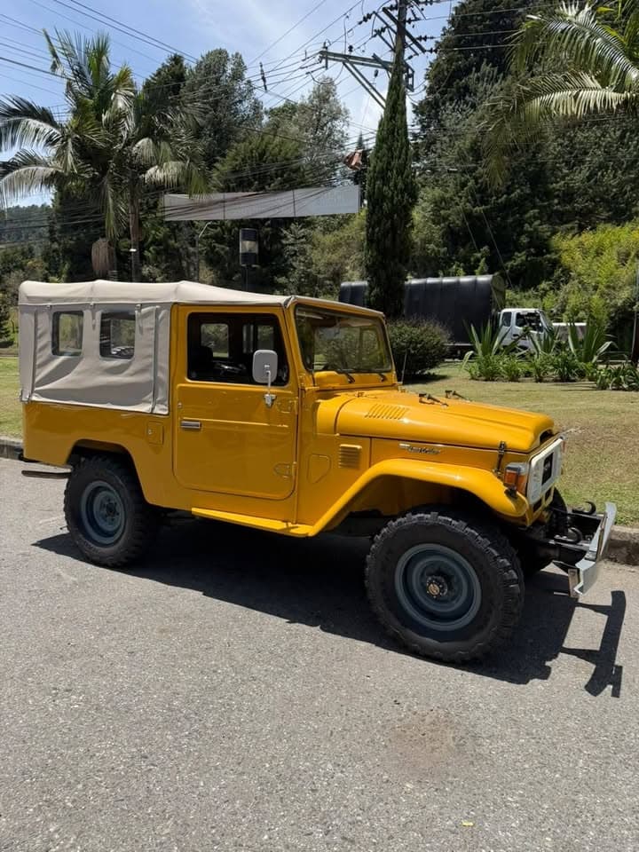 Toyota Land Cruiser FJ43