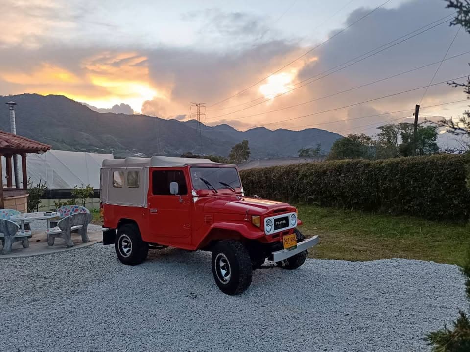 Toyota Land Cruiser FJ43