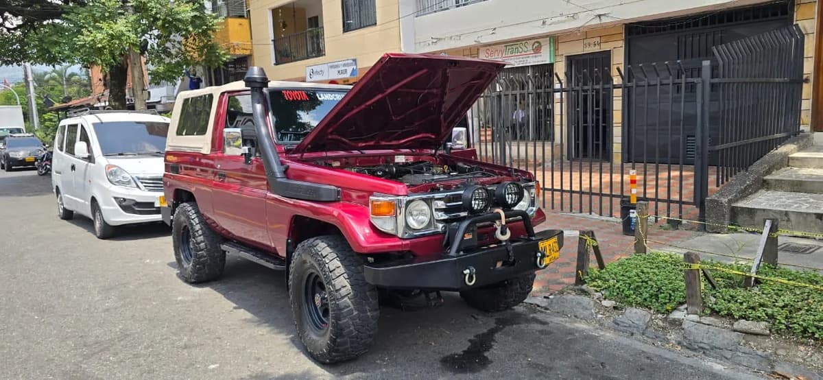 Toyota Land Cruiser FZJ73 de 1995 importé de Colombie par Classic 4x4 Import