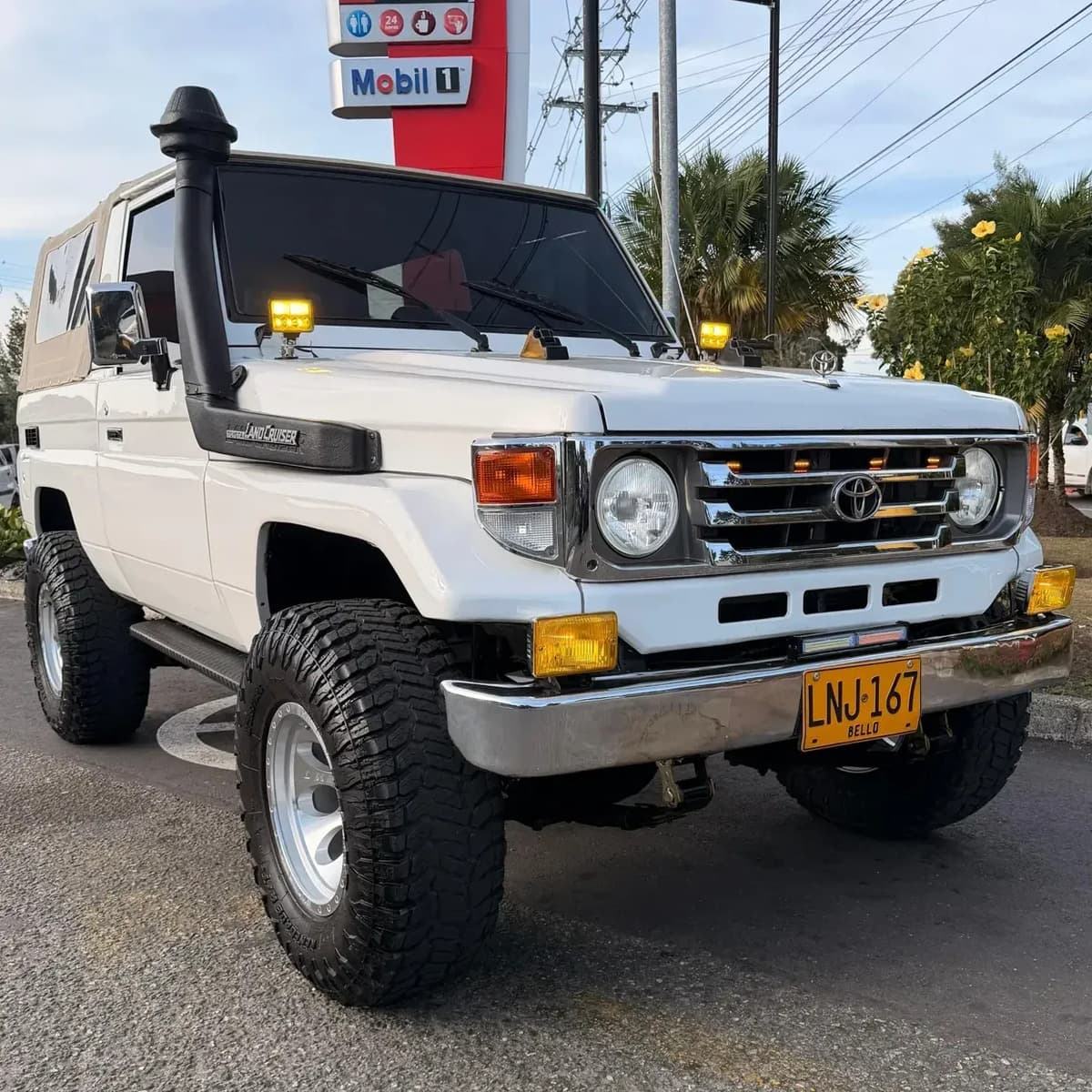 Toyota Land Cruiser FJ70 1985